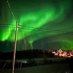 Nyaraló House In The Lights And Aurora