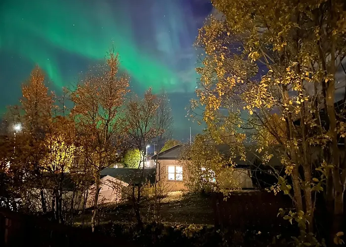 House In The Lights And Aurora Semesterbostad